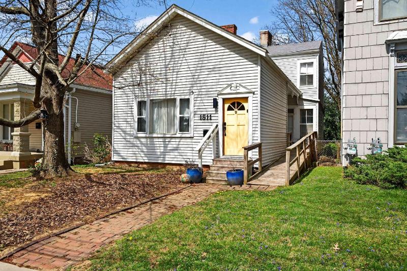 Walkable stay near downtown parks and nightlife - image 15