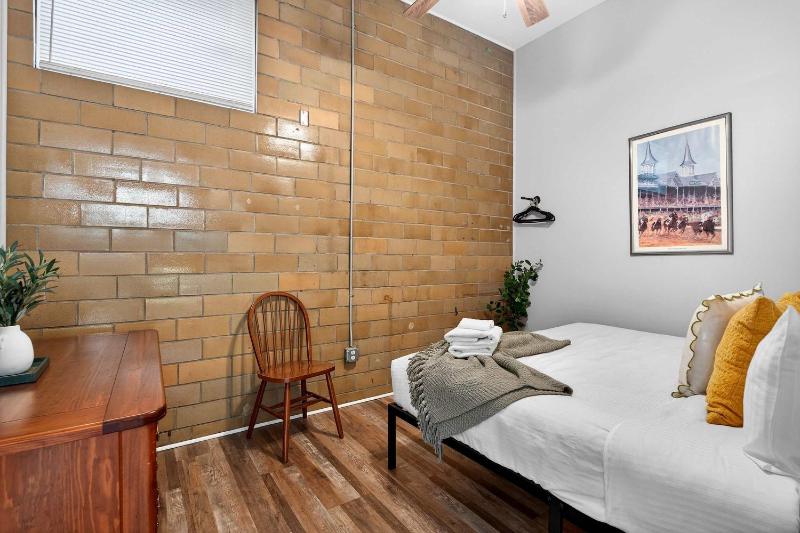 The Matt Winn Suite A Cozy Modern Brick Home - image 15