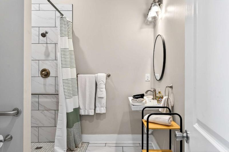 The Matt Winn Suite A Cozy Modern Brick Home - image 23