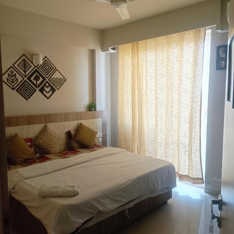 Blue Mans Rooms - Near Prem Mandir & ISKCON - image 25