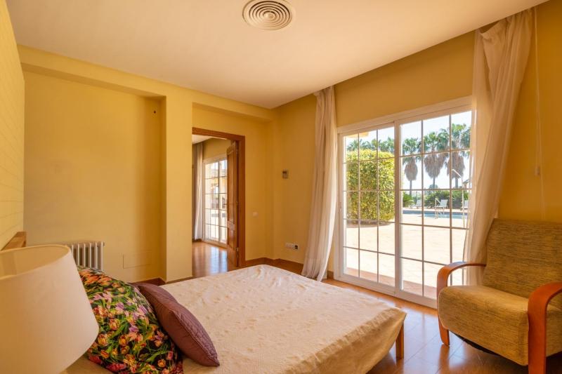 Huge house in Palma - image 9
