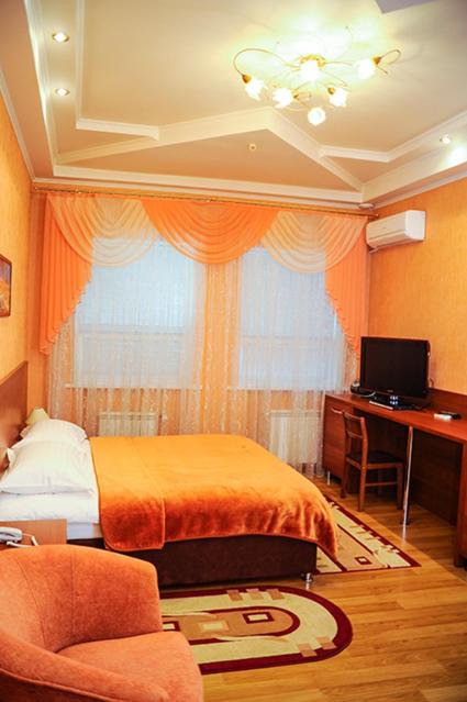 Deluxe Double or Twin Room image 3
