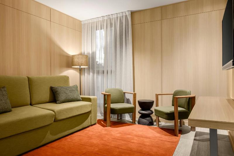 AC Hotel Sants - image 15