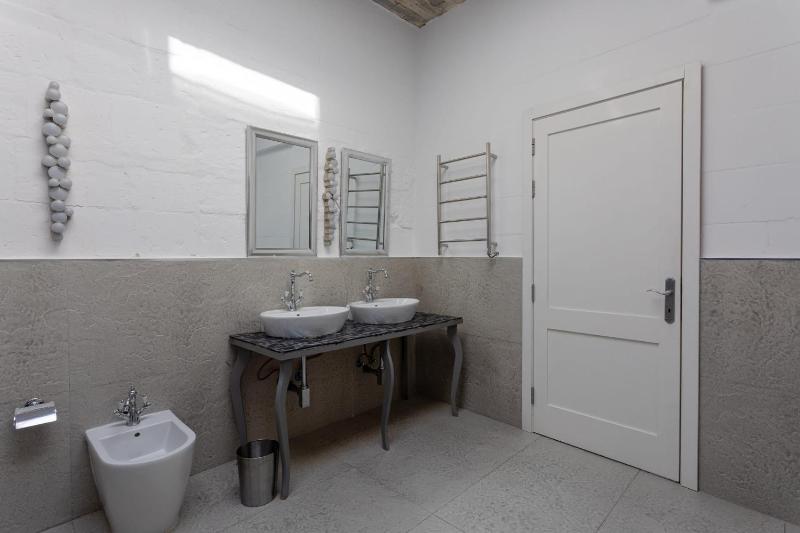 BnBNova - Historic Valletta Penthouse - image 8