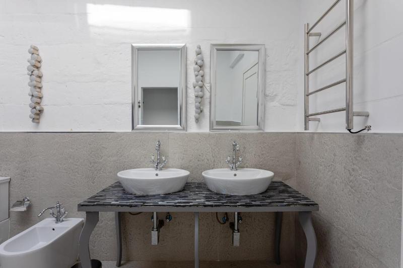 BnBNova - Historic Valletta Penthouse - image 14