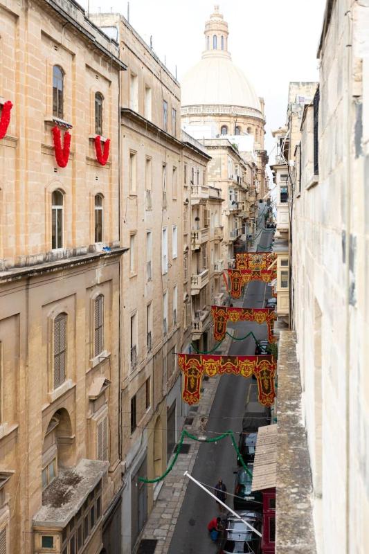 BnBNova - Historic Valletta Penthouse - image 3