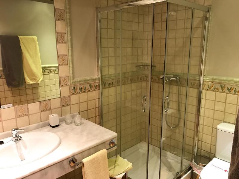 Double Room image 4