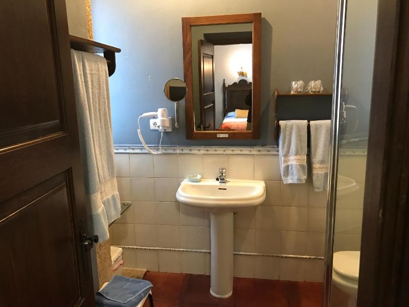 Twin Room image 4