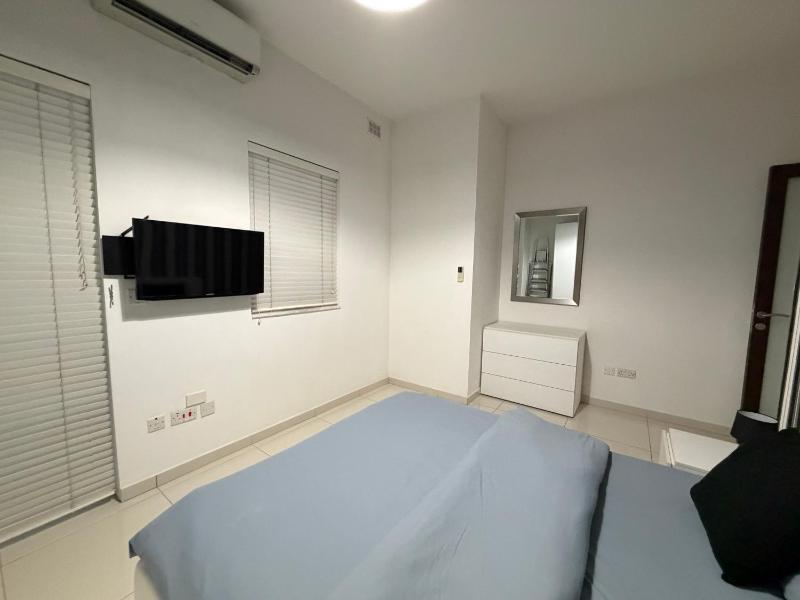 V86 - 2 Bedroom MD Sliema Shorestay - image 9