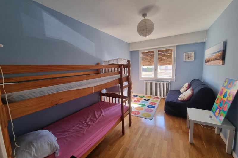 90m apartment with balcony and parking - image 9