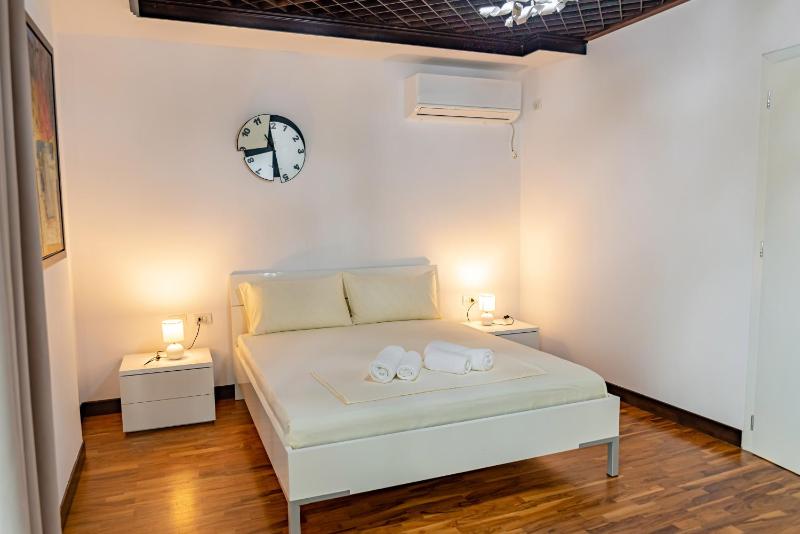 Central Blloku 2 bedroom Apartment - image 6