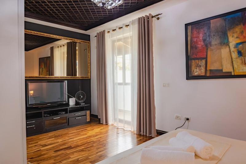 Central Blloku 2 bedroom Apartment - image 14