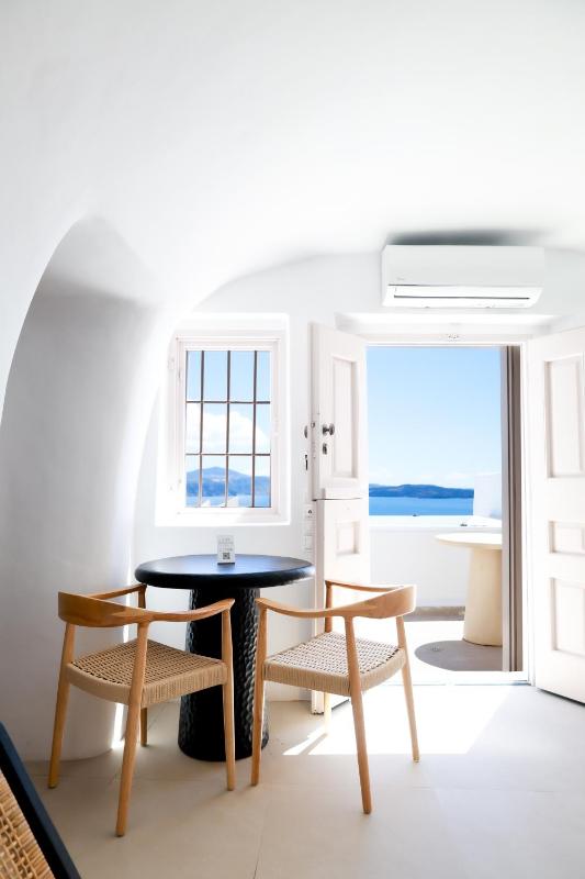 You and Me Suites Oia - image 32