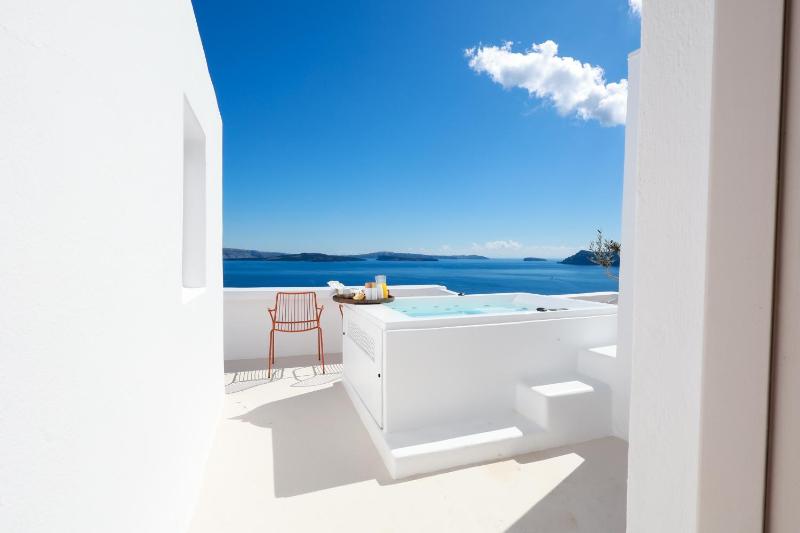You and Me Suites Oia - image 35