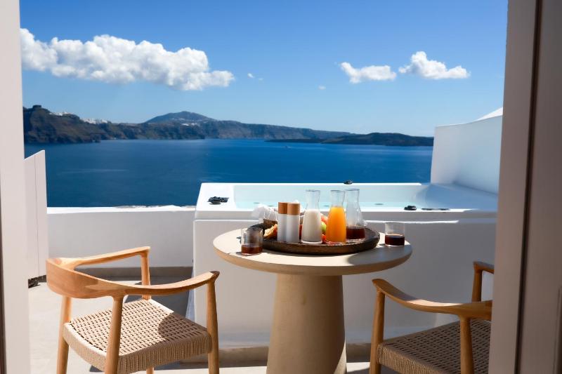 You and Me Suites Oia - image 39