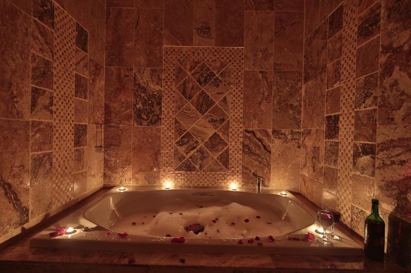 Family  Cave Room (4 Adults) image 2