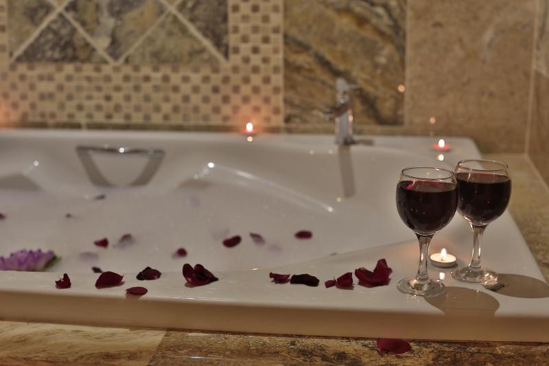 Family  Cave Room (4 Adults) image 4