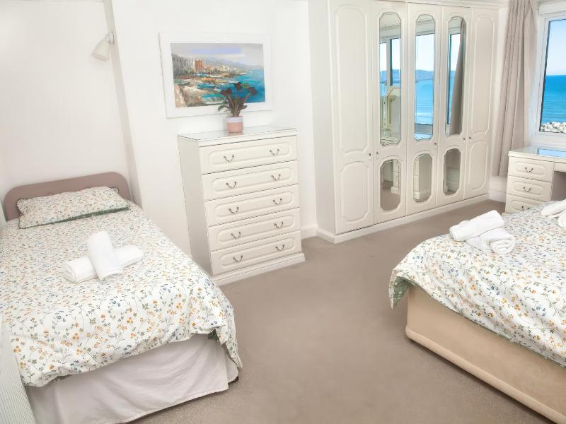 Weymouth Bay Apartment C - image 33