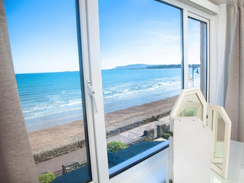 Weymouth Bay Apartment C - image 12