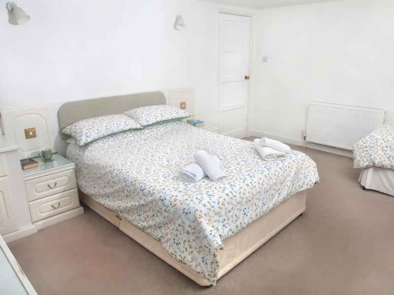 Weymouth Bay Apartment C - image 14