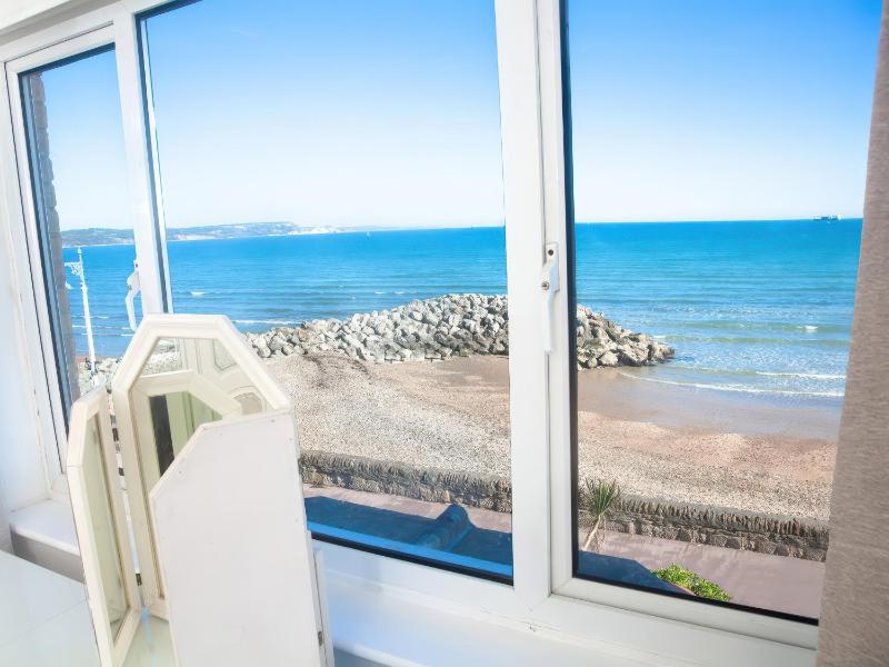 Weymouth Bay Apartment C - image 11