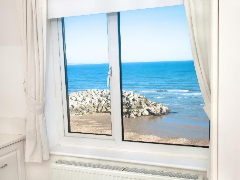 Weymouth Bay Apartment C - image 10