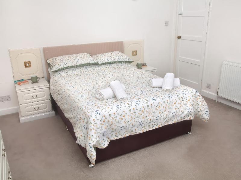 Weymouth Bay Apartment C - image 24