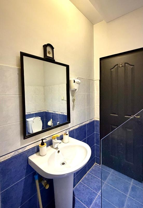 Lyallpur Home Stay Executive - image 8