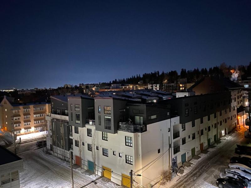 Downtown 1 bedroom apartment on 17 ave sw - image 2