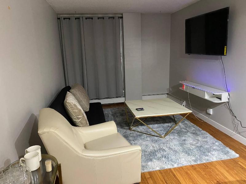 Downtown 1 bedroom apartment on 17 ave sw - image 13