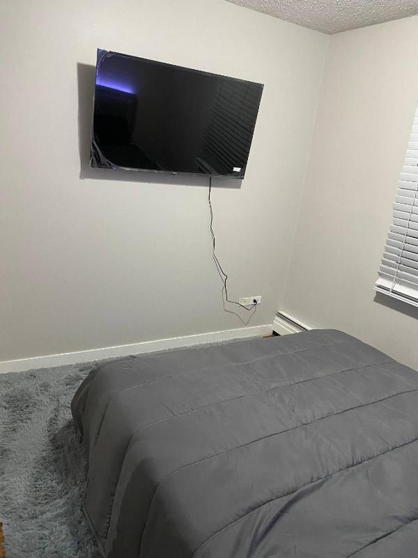 Downtown 1 bedroom apartment on 17 ave sw - image 9