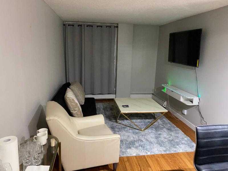 Downtown 1 bedroom apartment on 17 ave sw - image 8
