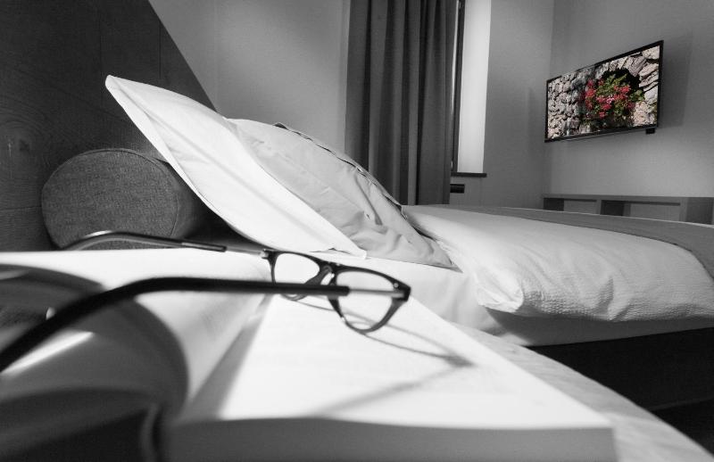 Deluxe Double Room with Bath image 4