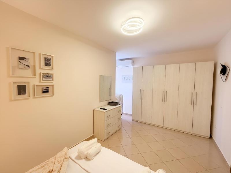 Bogdani Apartment - image 10