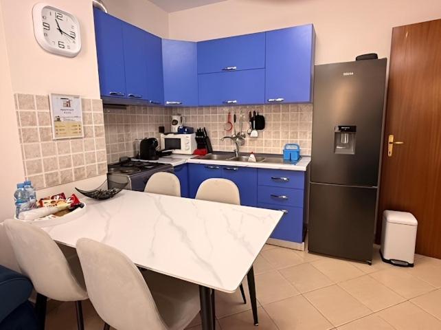 Bogdani Apartment - image 5