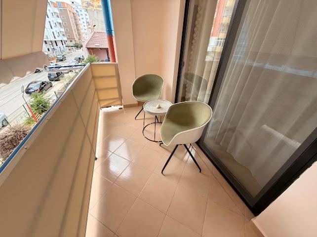 Bogdani Apartment - image 3