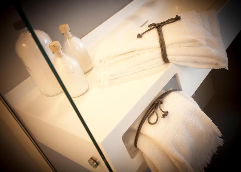 Double or Twin Room image 3