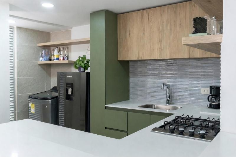 Apartamento 3 hab con parqueadero - Primer piso con piscina ideal estancias largas y clínicas - image 24