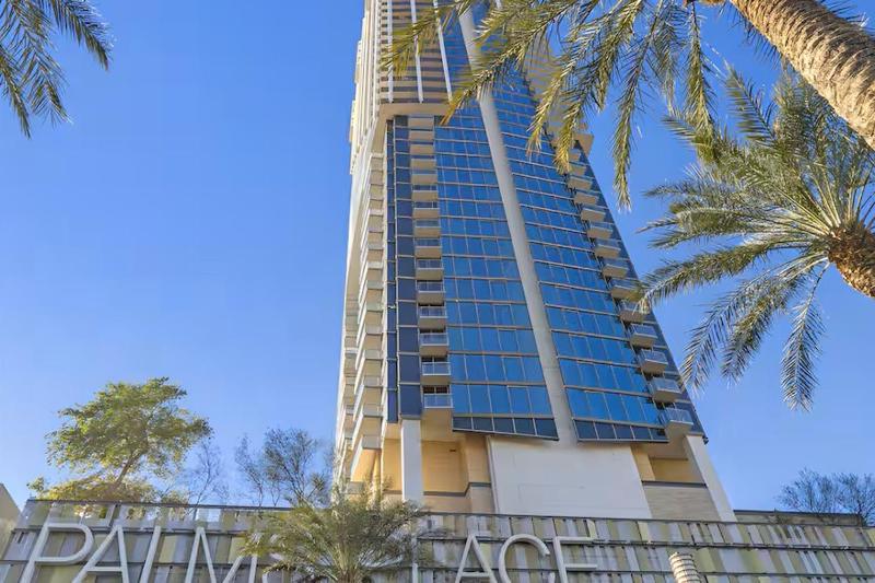 Palms Place Hotel - image 11