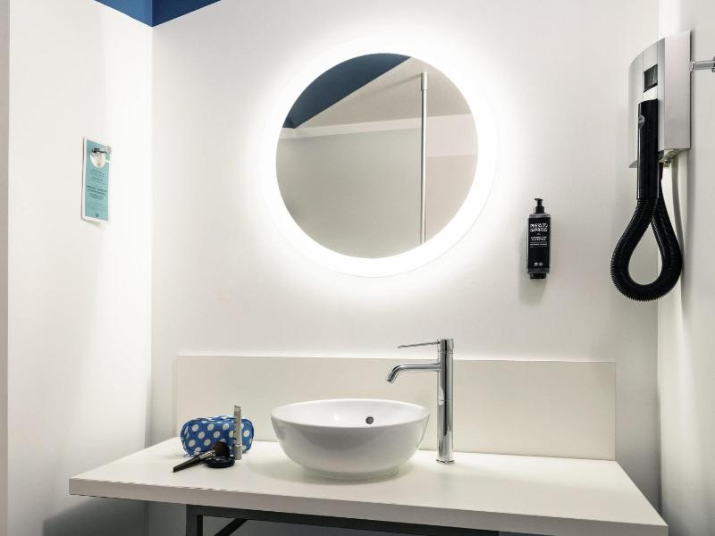 ibis Styles Toulon Centre Port - image 37