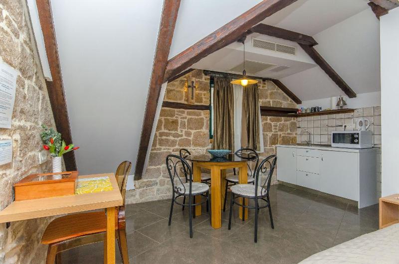 Apartment and Rooms Desideria - image 6