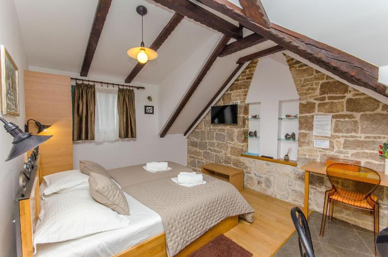 Apartment and Rooms Desideria - image 7