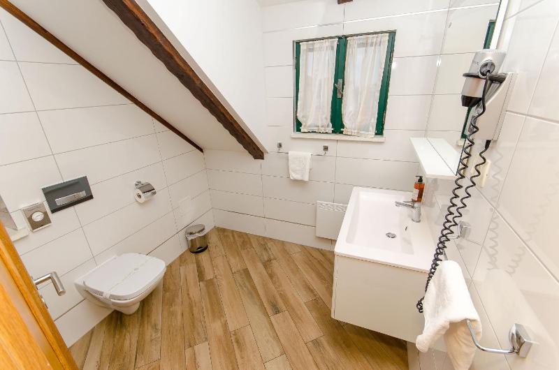 Apartment and Rooms Desideria - image 16
