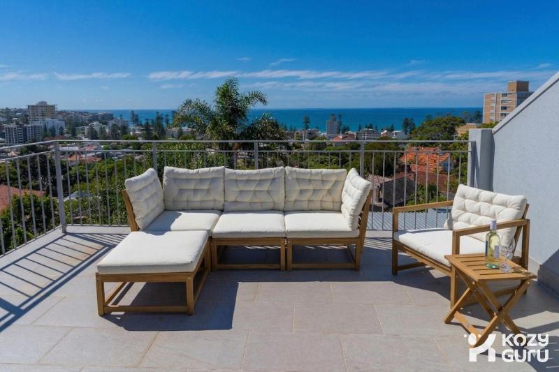 KozyGuru | Manly | Top-Floor Panoramic Seaview Gem - image 1