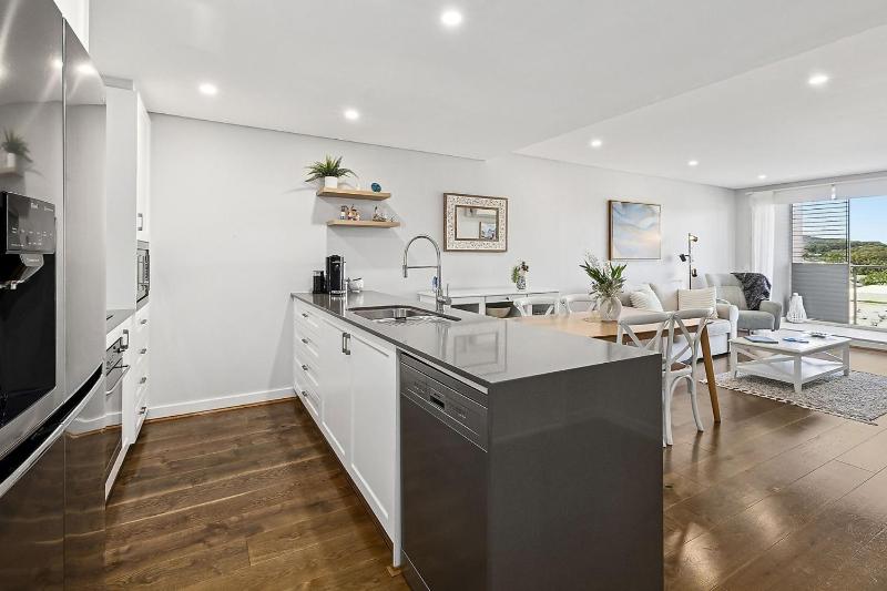 The Shoal 407 6-8 Bullecourt St - linen lift and 2 minutes to the water and shops - image 18
