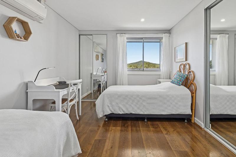 The Shoal 407 6-8 Bullecourt St - linen lift and 2 minutes to the water and shops - image 23