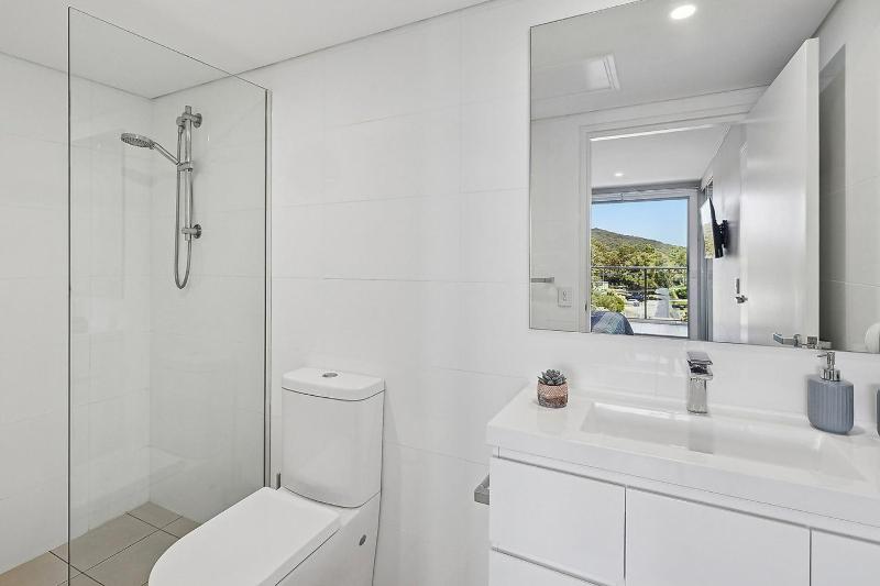 The Shoal 407 6-8 Bullecourt St - linen lift and 2 minutes to the water and shops - image 11