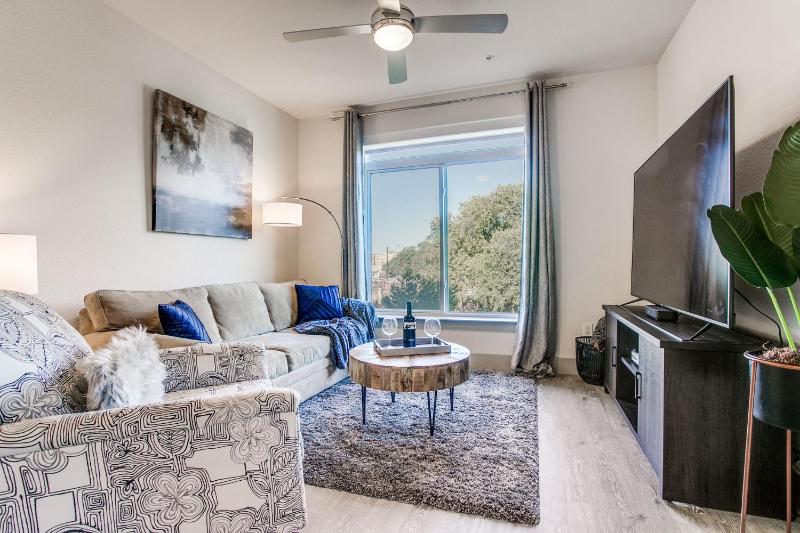 Luxury Riverwalk Condo Pool Balcony Parking - image 14