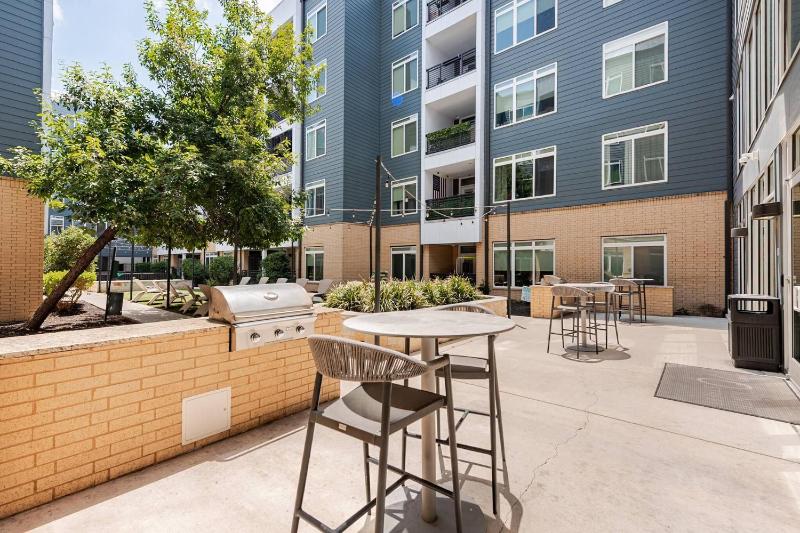 Riverwalk Pool View Condo Pets Free Parking - image 11