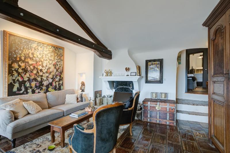 Maison Sans Delai with Sea View Terrace - Happy Rentals - image 8